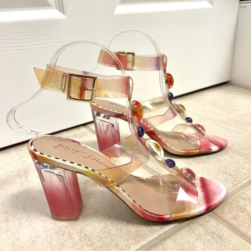 Betsey Johnson step out